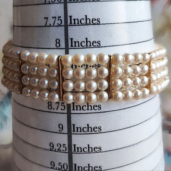 Quadruple Strand 4 Rows of Creamy Faux Pearl Bracelets Gold Tone Vintage EUC - Picture 5 of 7